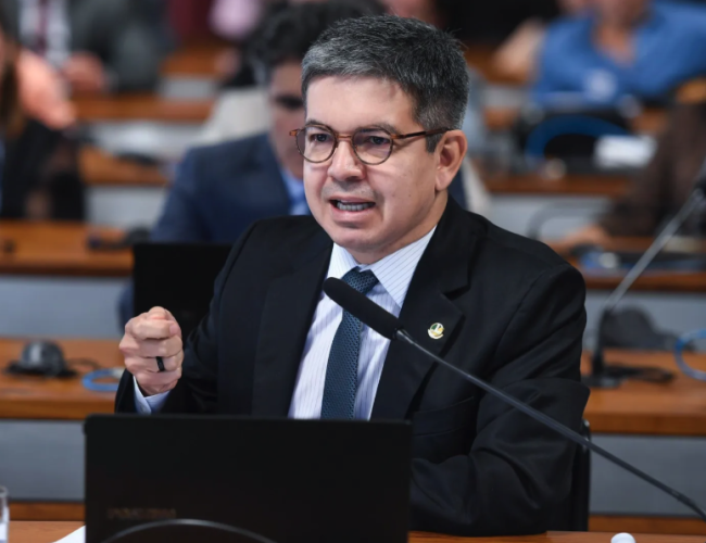 Randolfe Rodrigues retira projeto que altera regras de votação ao Senado Federal